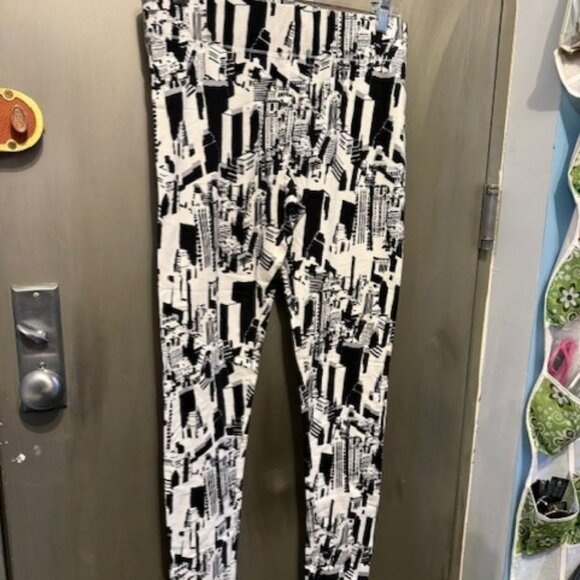 Mixit Electric Avenue Print Cotton Leggings - NWT - Size Medium - Picture 7 of 16